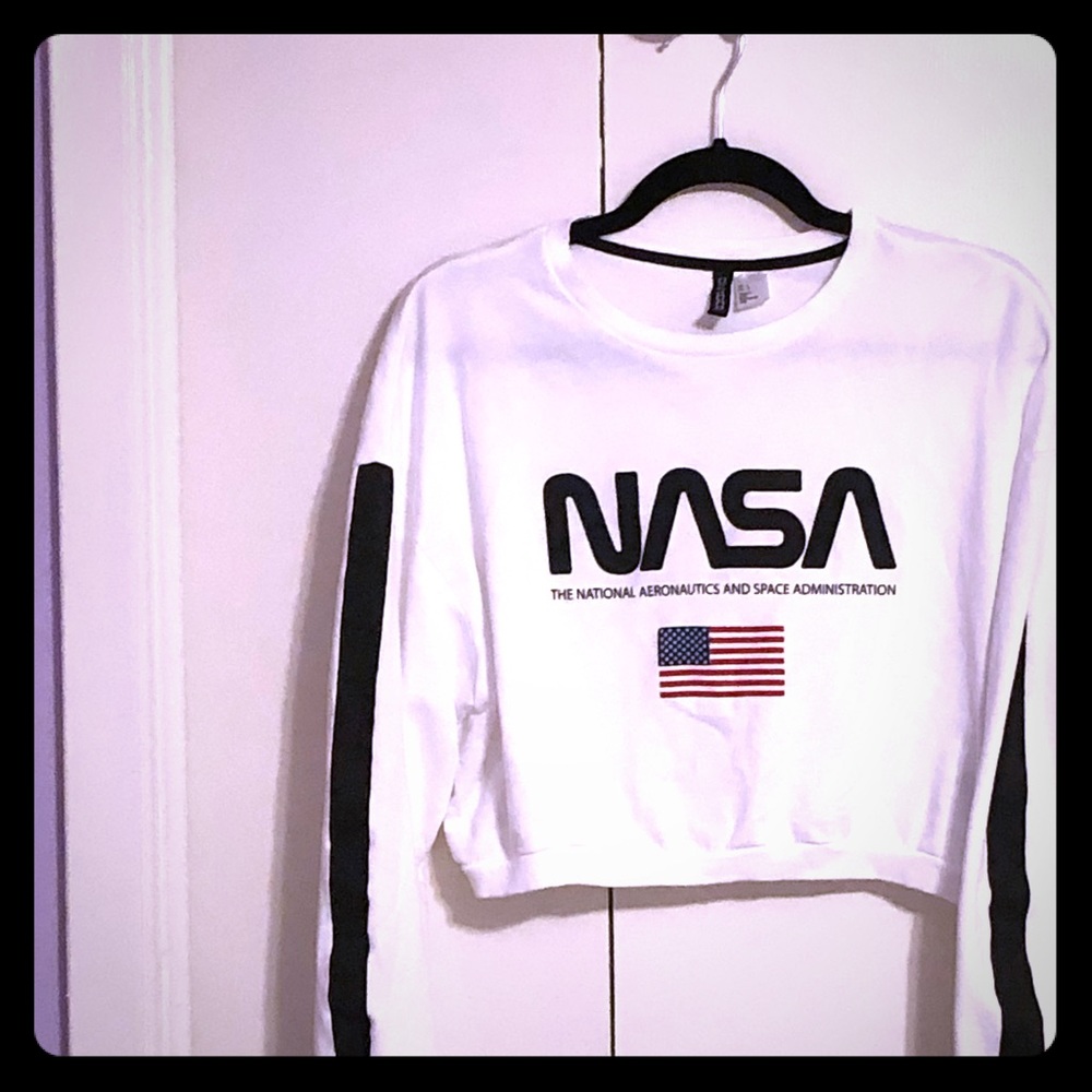 Top. Navy/white/red